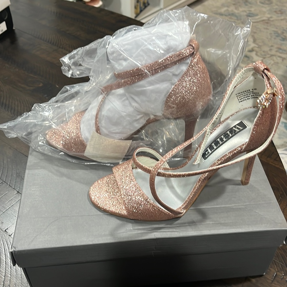 Rose gold white by Vera Wang heels